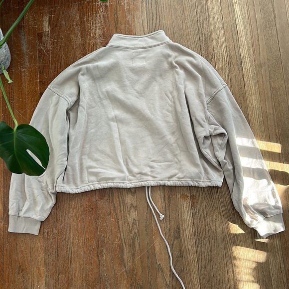 Cropped quarter-zip sweatshirt - Picture 2 of 4